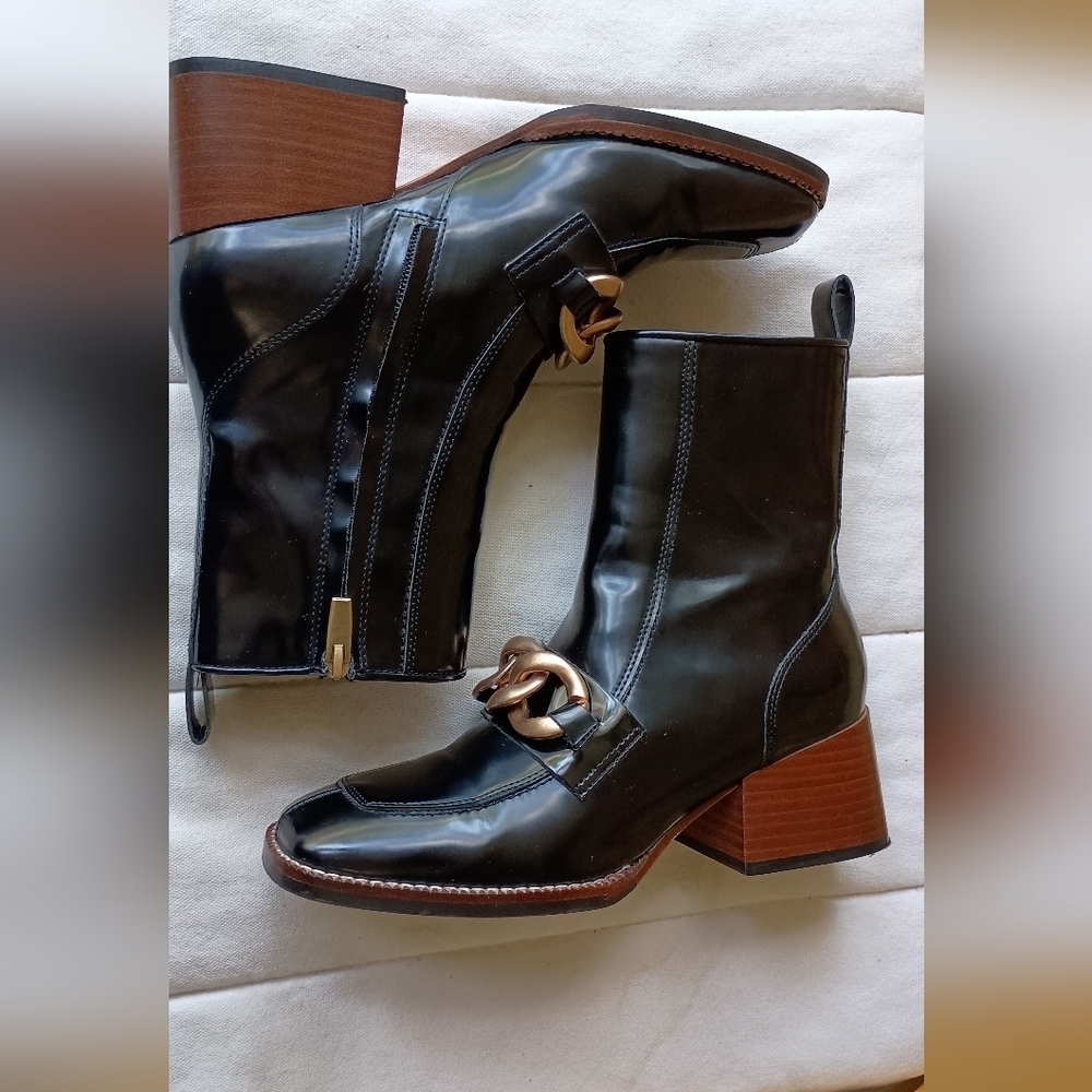 Steve Madden Black Boots with Gold Chain Detail_7.5 - Picture 1 of 7